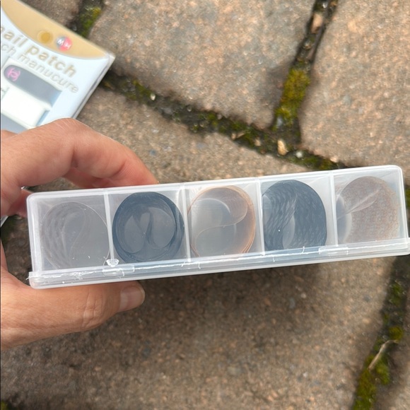 Nail Patch Manicure Set - Picture 4 of 5